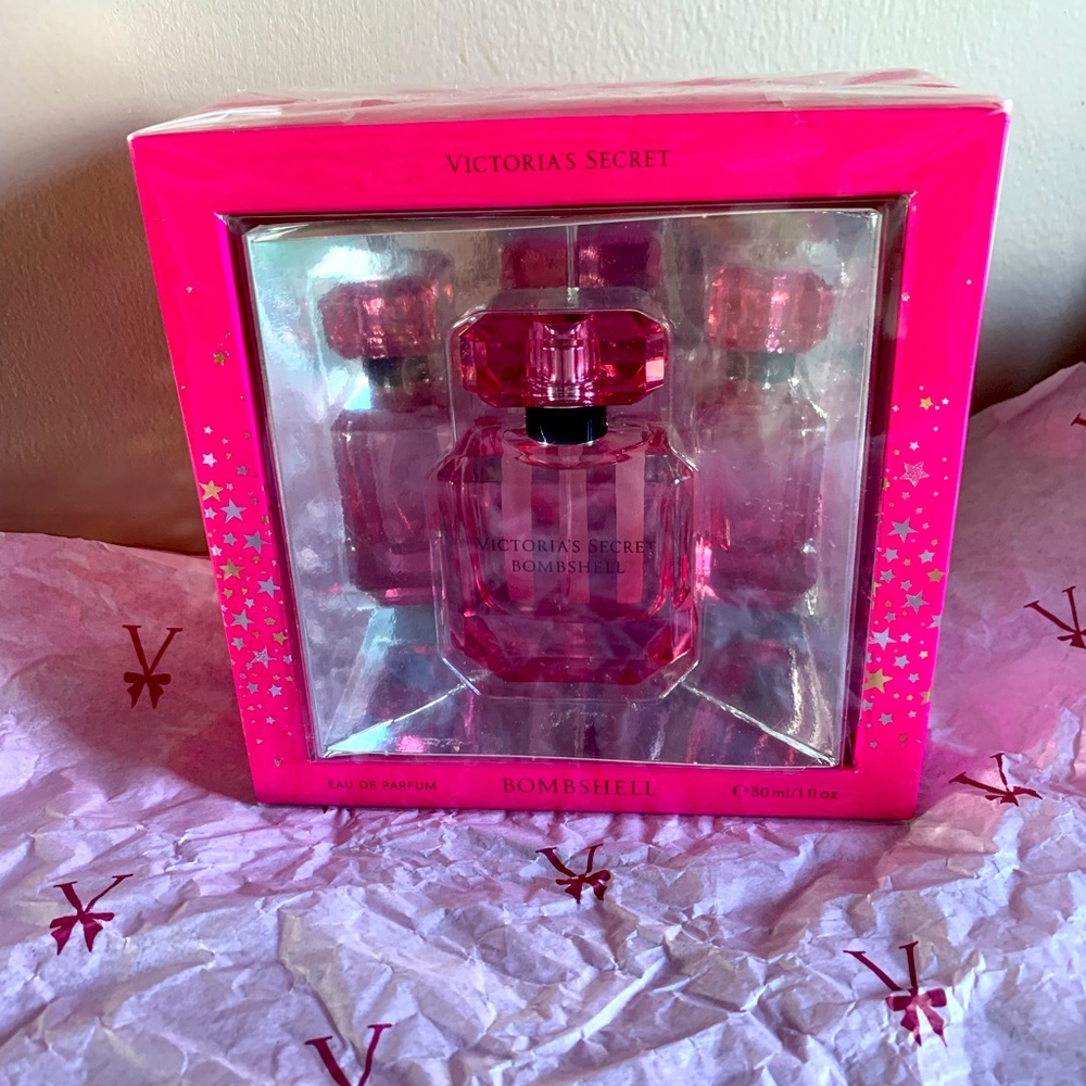 Victoria’s Secret Bombshell Eau De Parfume New in sealed box.